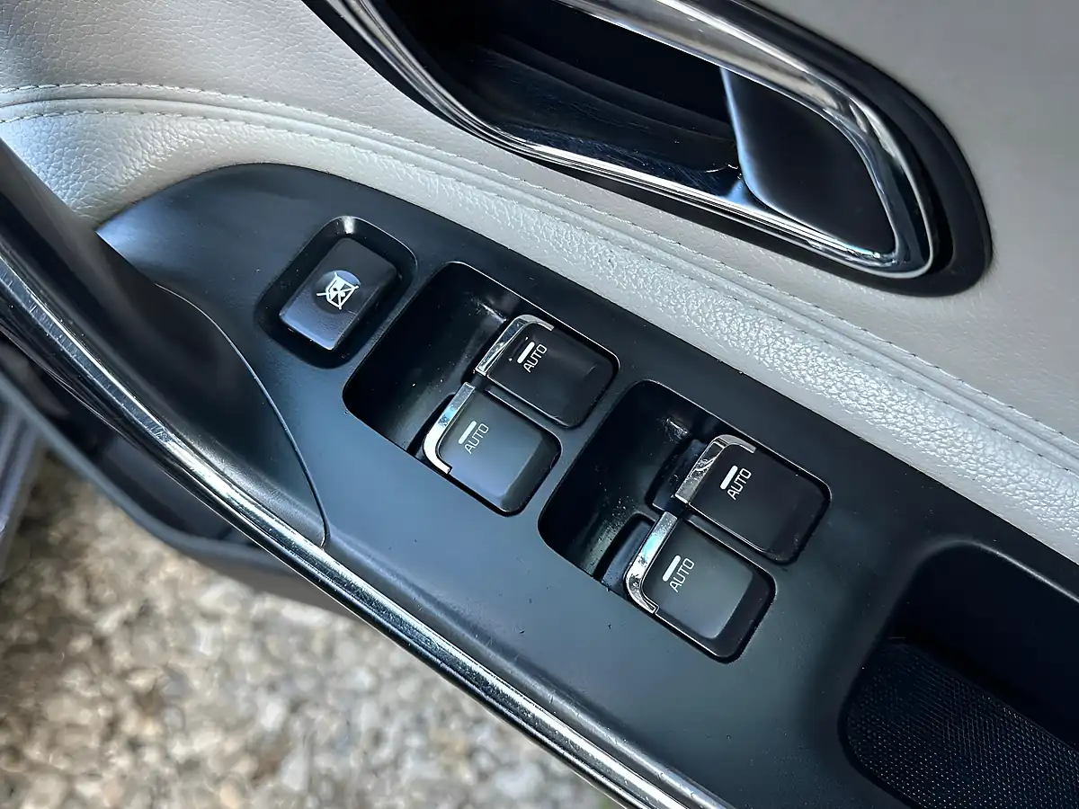 Used 2017 Kia Ceed 3 Silver - Interior and Exterior details 18
