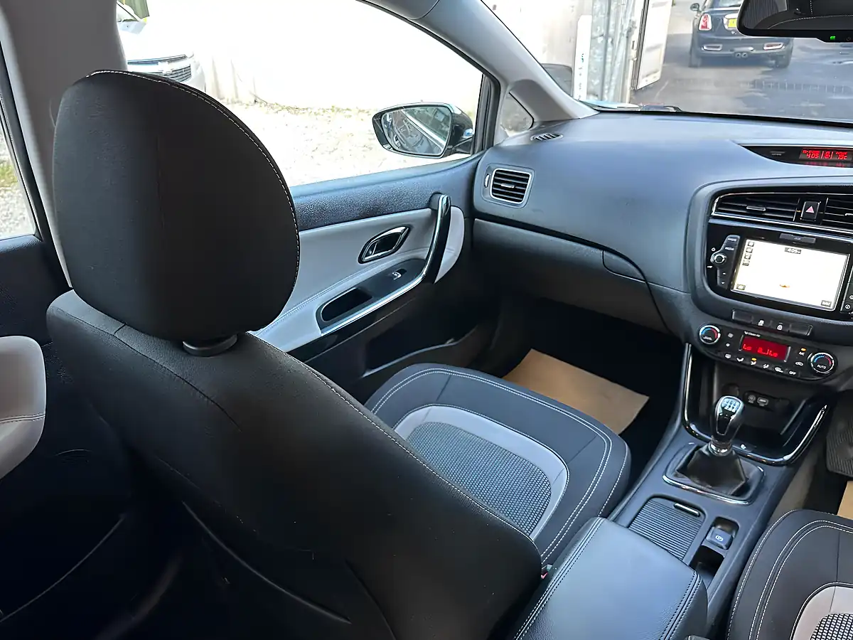 Used 2017 Kia Ceed 3 Silver - Interior and Exterior details 3