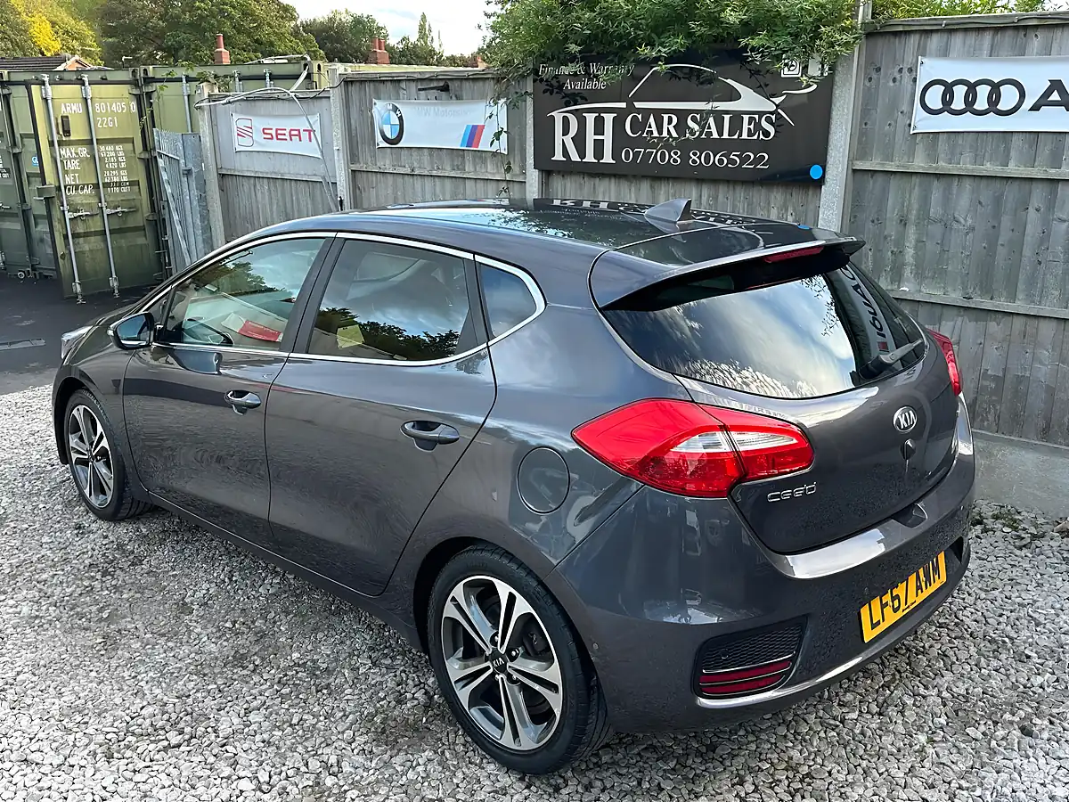 Used 2017 Kia Ceed 3 Silver - Interior and Exterior details 7