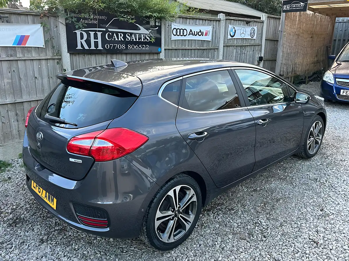 Used 2017 Kia Ceed 3 Silver - Interior and Exterior details 9