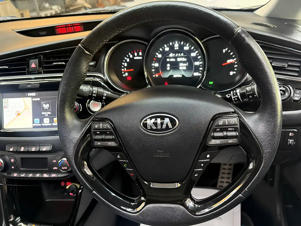 Used 2017 Kia Ceed 4 Blue - Interior and Exterior details 16