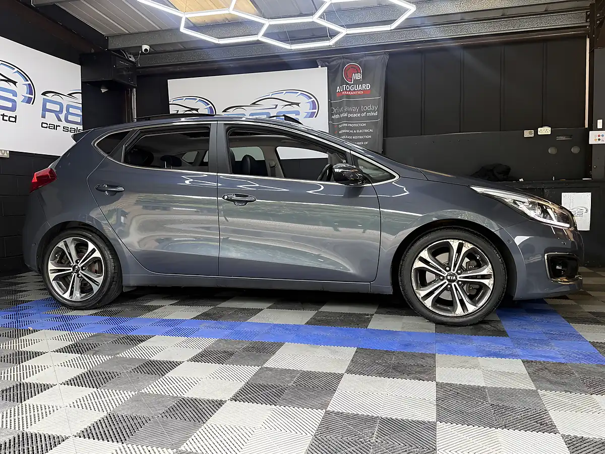 Used 2017 Kia Ceed 4 Blue - Interior and Exterior details 2