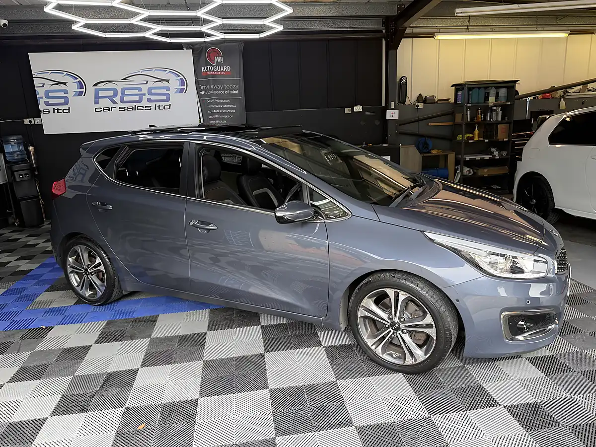 Used 2017 Kia Ceed 4 Blue - Interior and Exterior details 4