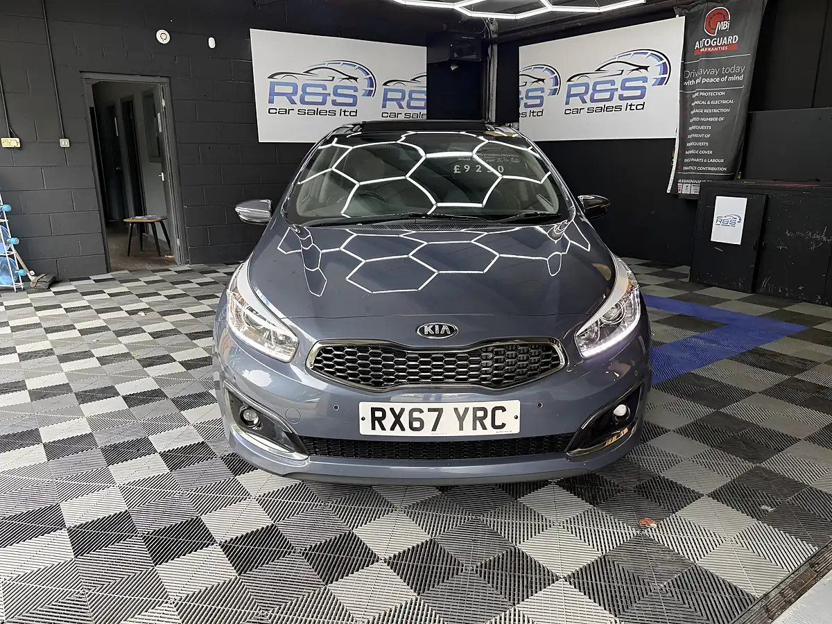 Used 2017 Kia Ceed 4 Blue - Interior and Exterior details 5