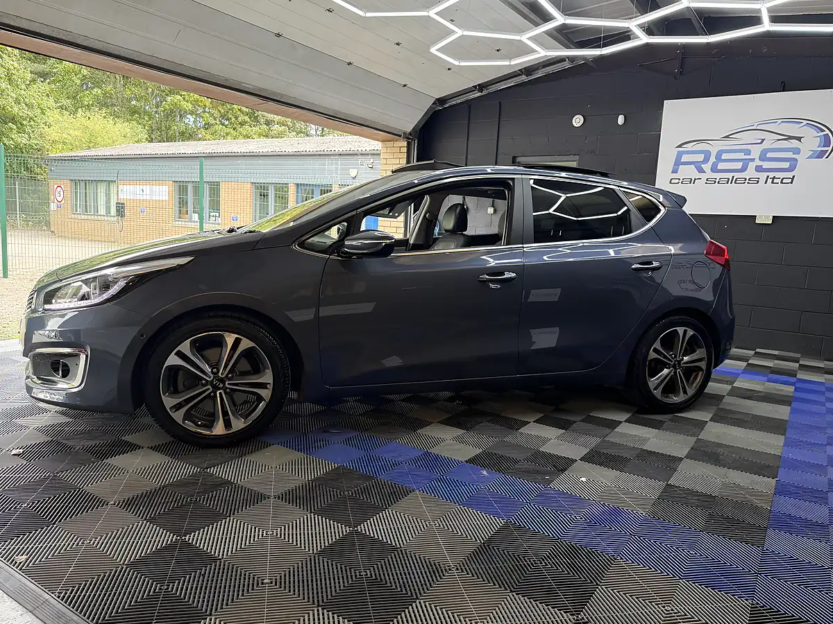 Used 2017 Kia Ceed 4 Blue - Interior and Exterior details 7