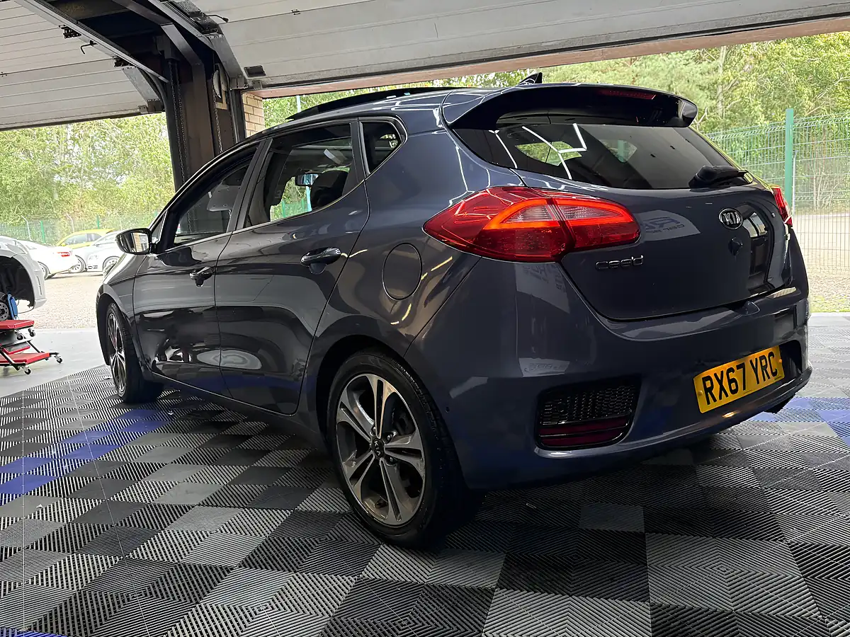 Used 2017 Kia Ceed 4 Blue - Interior and Exterior details 8