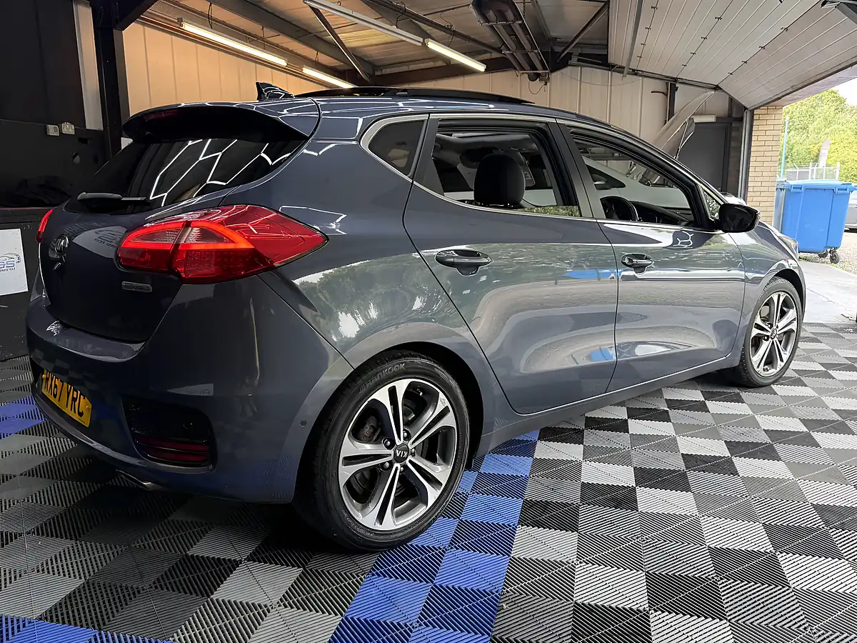 Used 2017 Kia Ceed 4 Blue - Interior and Exterior details 9
