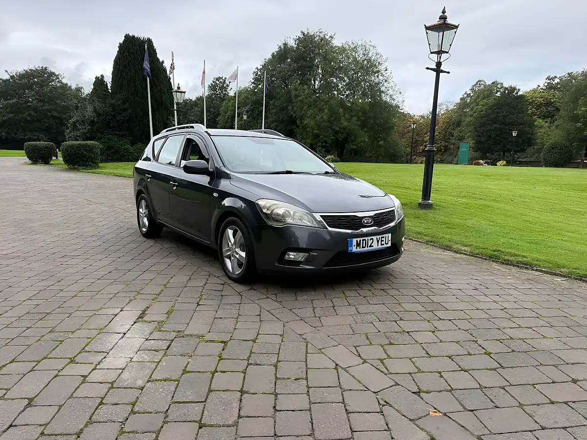 Used 2017 Kia Ceed Ecodynamics 2 Sports Wagon Grey - Front View