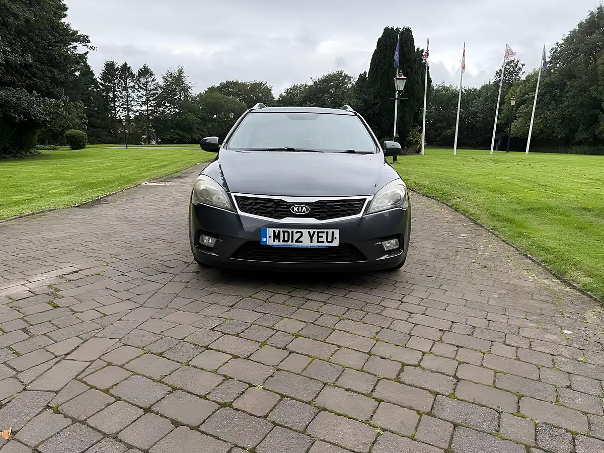 Used 2017 Kia Ceed Ecodynamics 2 Sports Wagon Grey - Interior and Exterior details 11