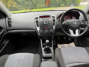 Used 2017 Kia Ceed Ecodynamics 2 Sports Wagon Grey - Interior and Exterior details 16