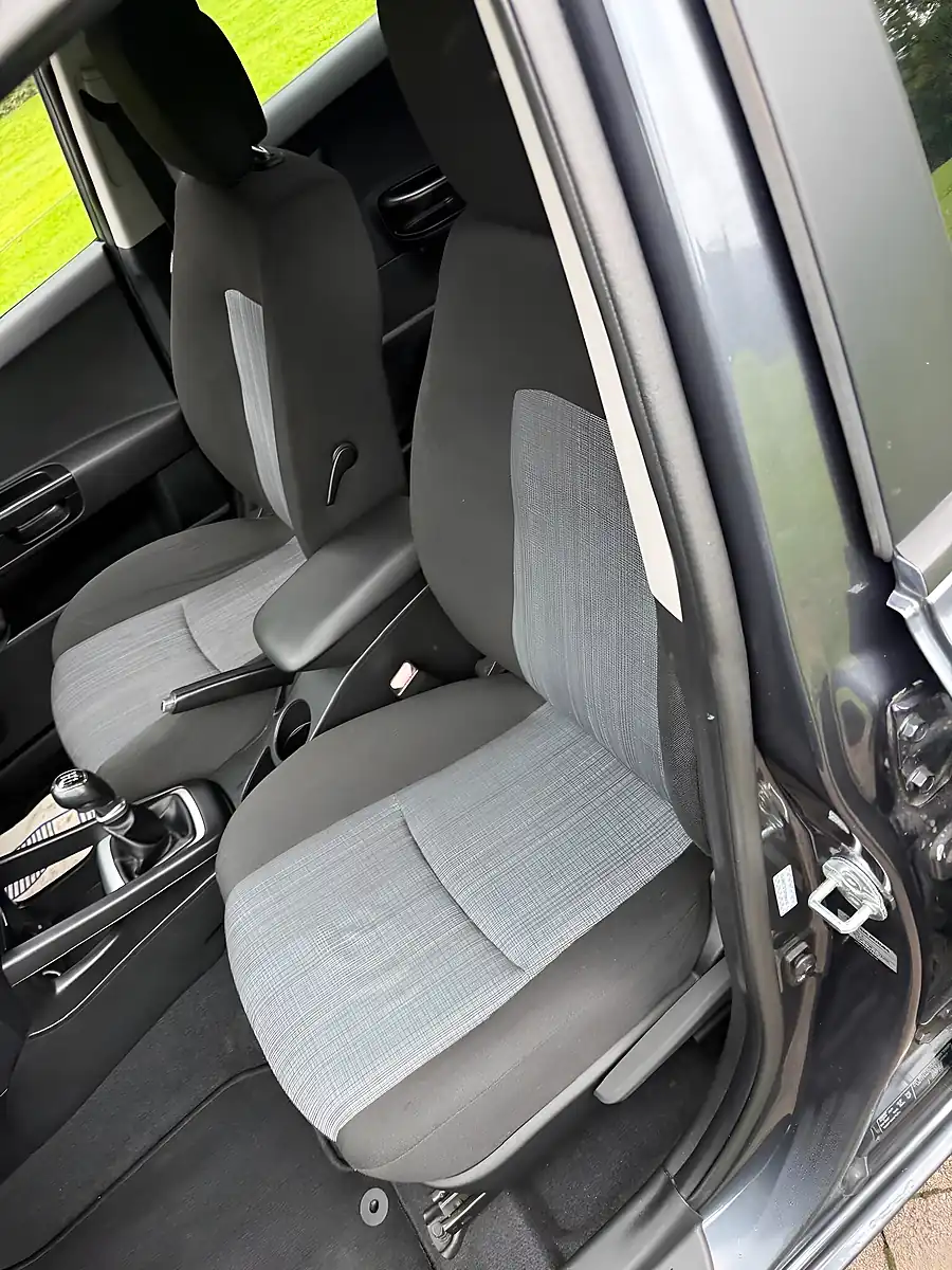 Used 2017 Kia Ceed Ecodynamics 2 Sports Wagon Grey - Interior and Exterior details 17