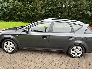 Used 2017 Kia Ceed Ecodynamics 2 Sports Wagon Grey - Interior and Exterior details 8