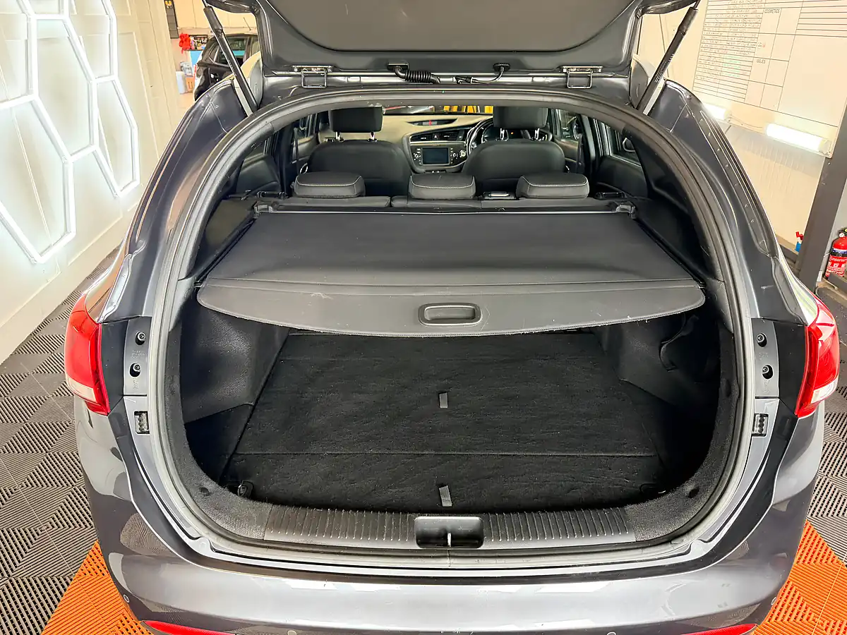 Used 2017 Kia Ceed GT-Line Sportswagon Silver - Interior and Exterior details 10