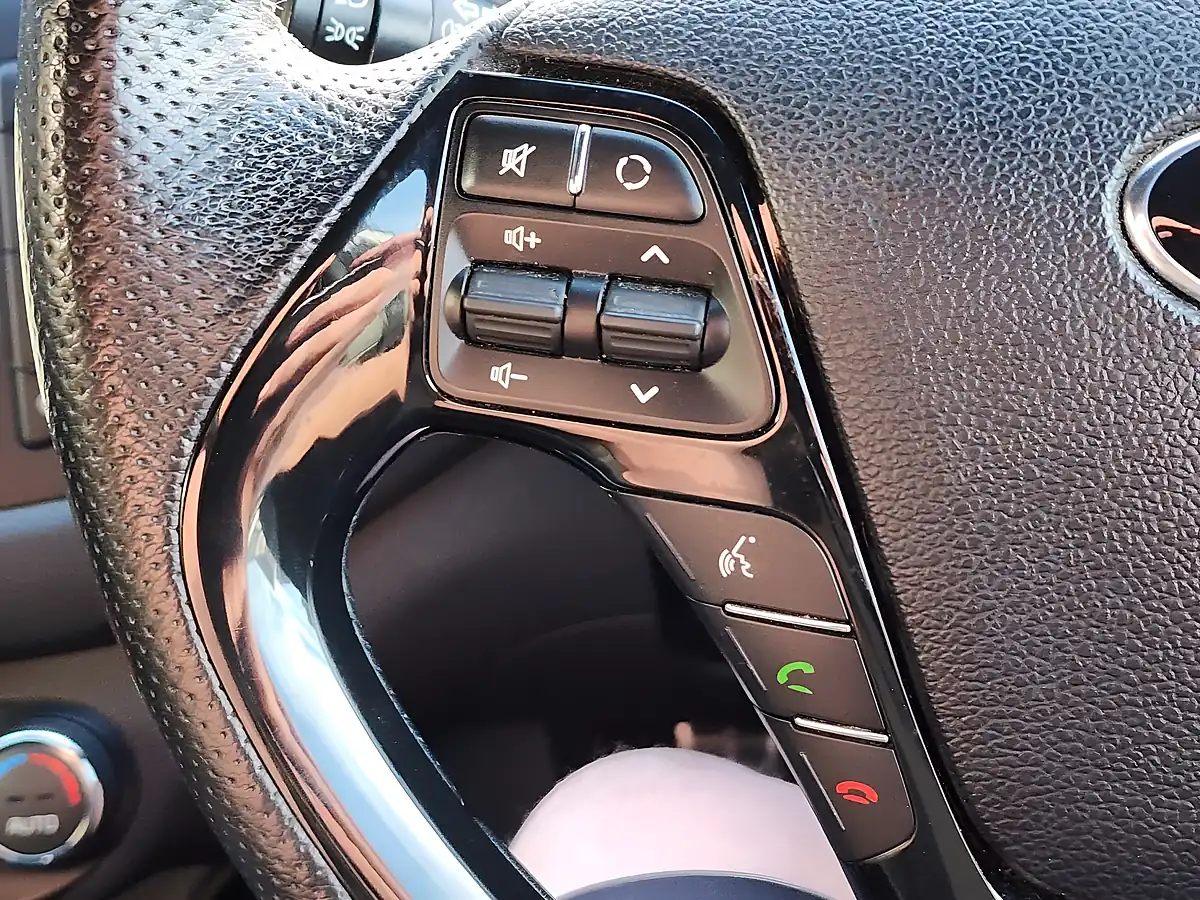 Used 2017 Kia Ceed GT-Line White - Interior and Exterior details 15