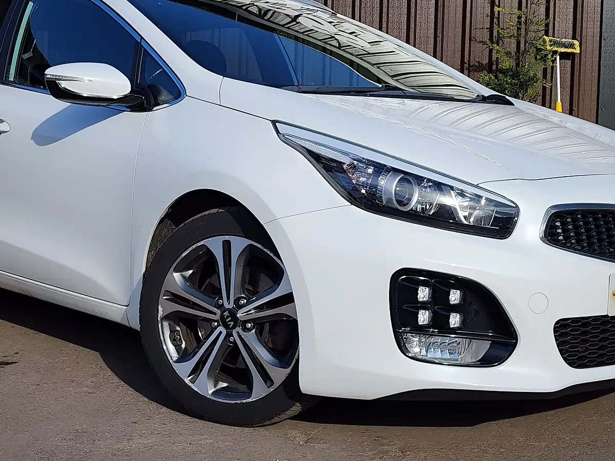 Used 2017 Kia Ceed GT-Line White - Interior and Exterior details 2