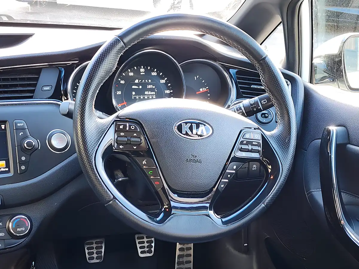 Used 2017 Kia Ceed GT-Line White - Interior and Exterior details 8