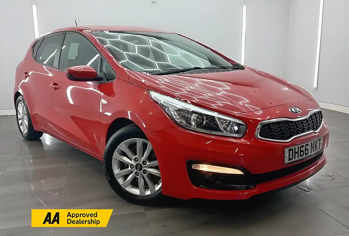 Used 2017 Kia Ceed SR7 Red - Front View