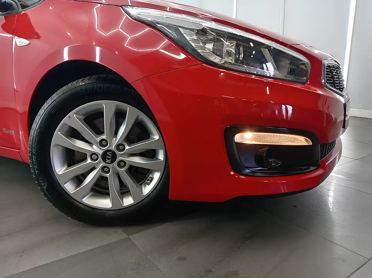Used 2017 Kia Ceed SR7 Red - Interior and Exterior details 2