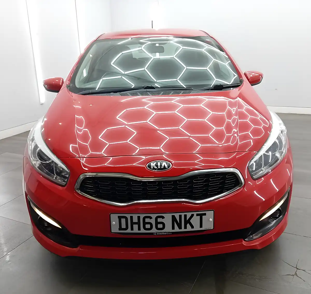 Used 2017 Kia Ceed SR7 Red - Interior and Exterior details 4