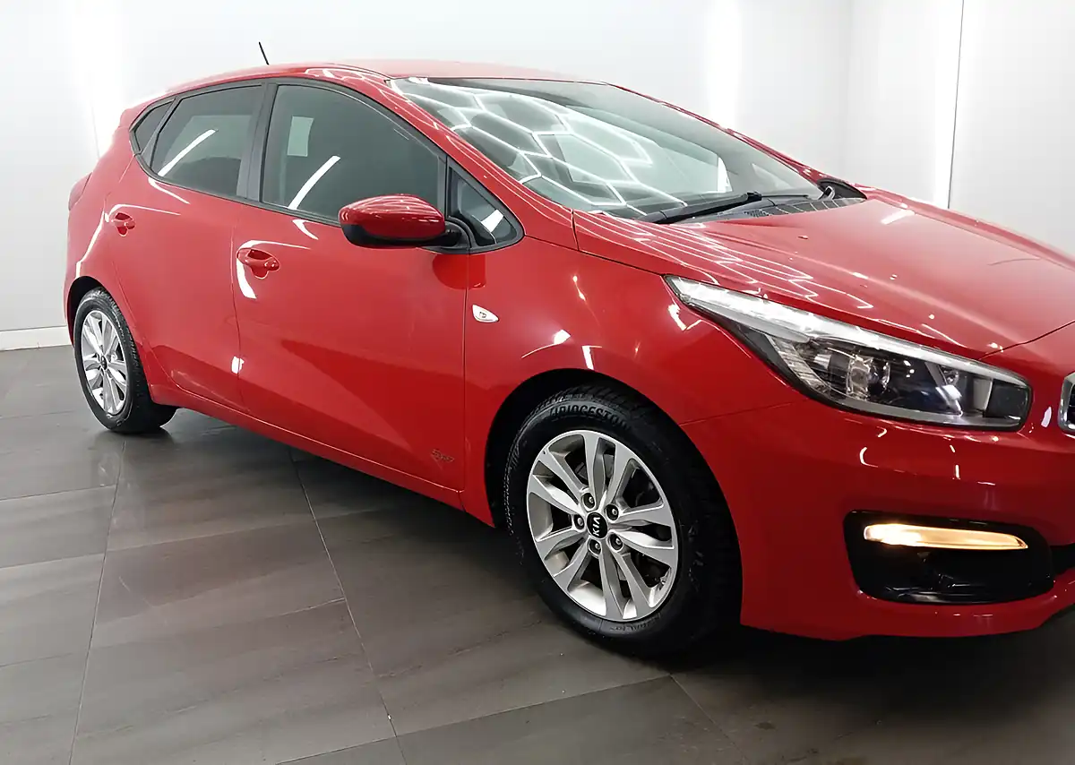 Used 2017 Kia Ceed SR7 Red - Interior and Exterior details 5