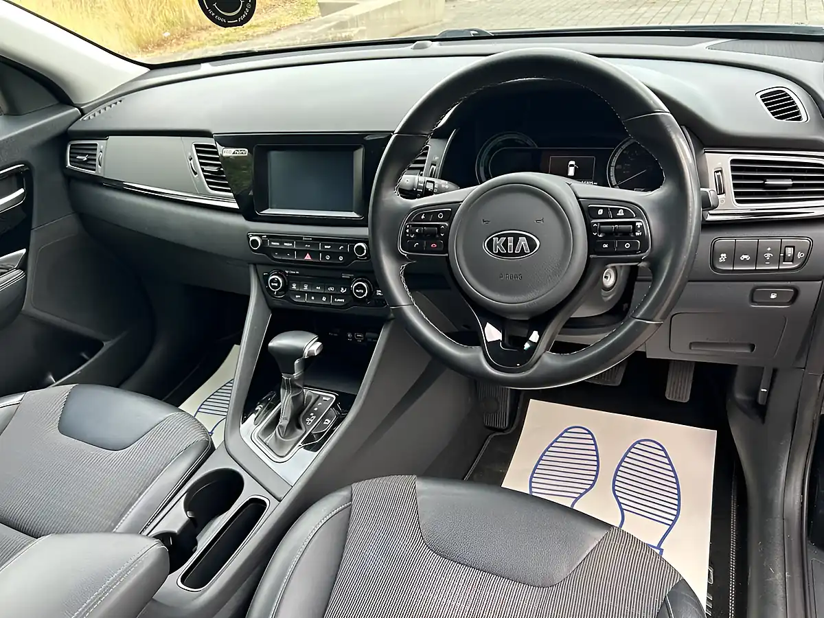 Used 2017 Kia Niro 2 Black - Interior and Exterior details 12