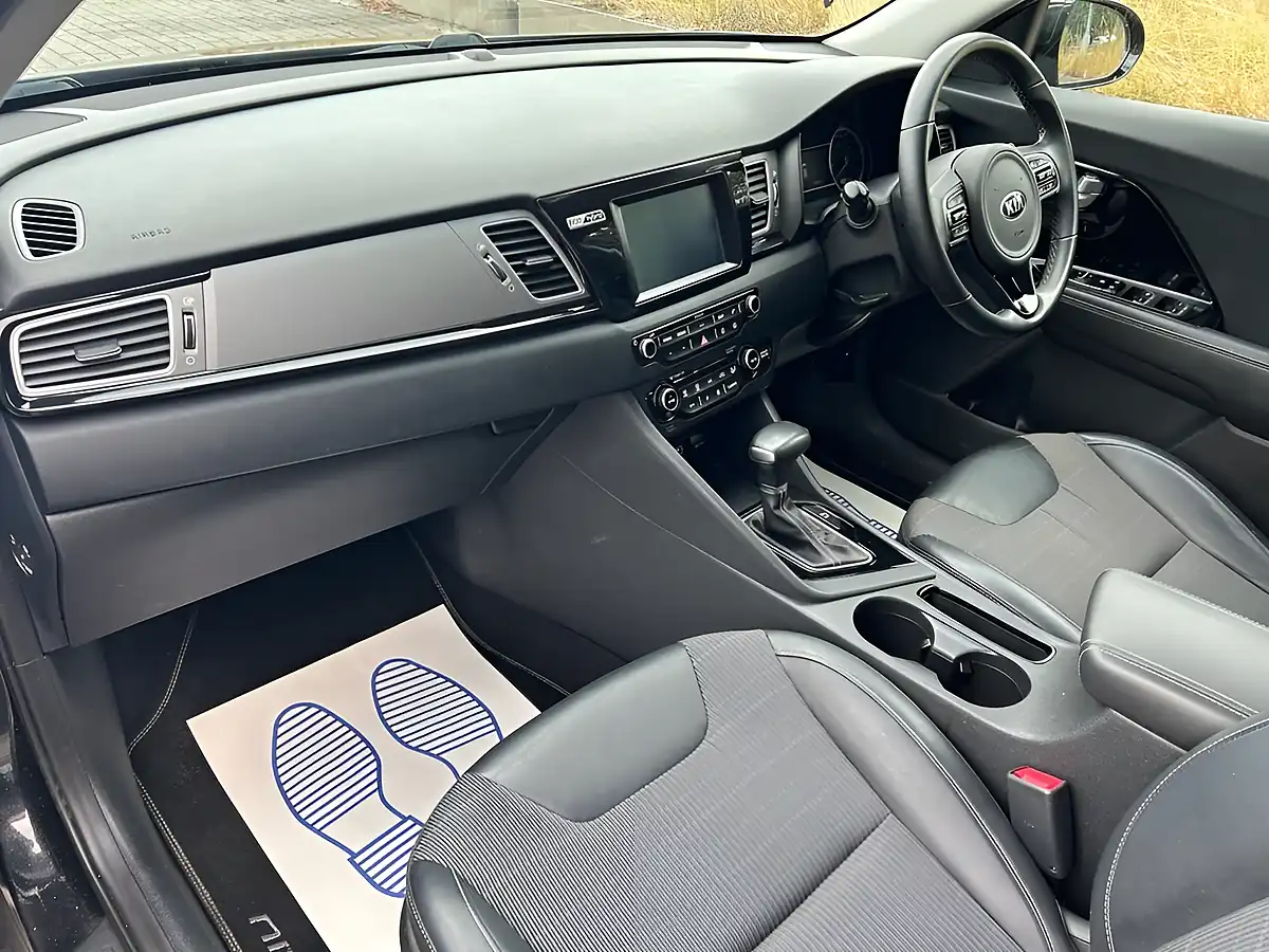 Used 2017 Kia Niro 2 Black - Interior and Exterior details 13
