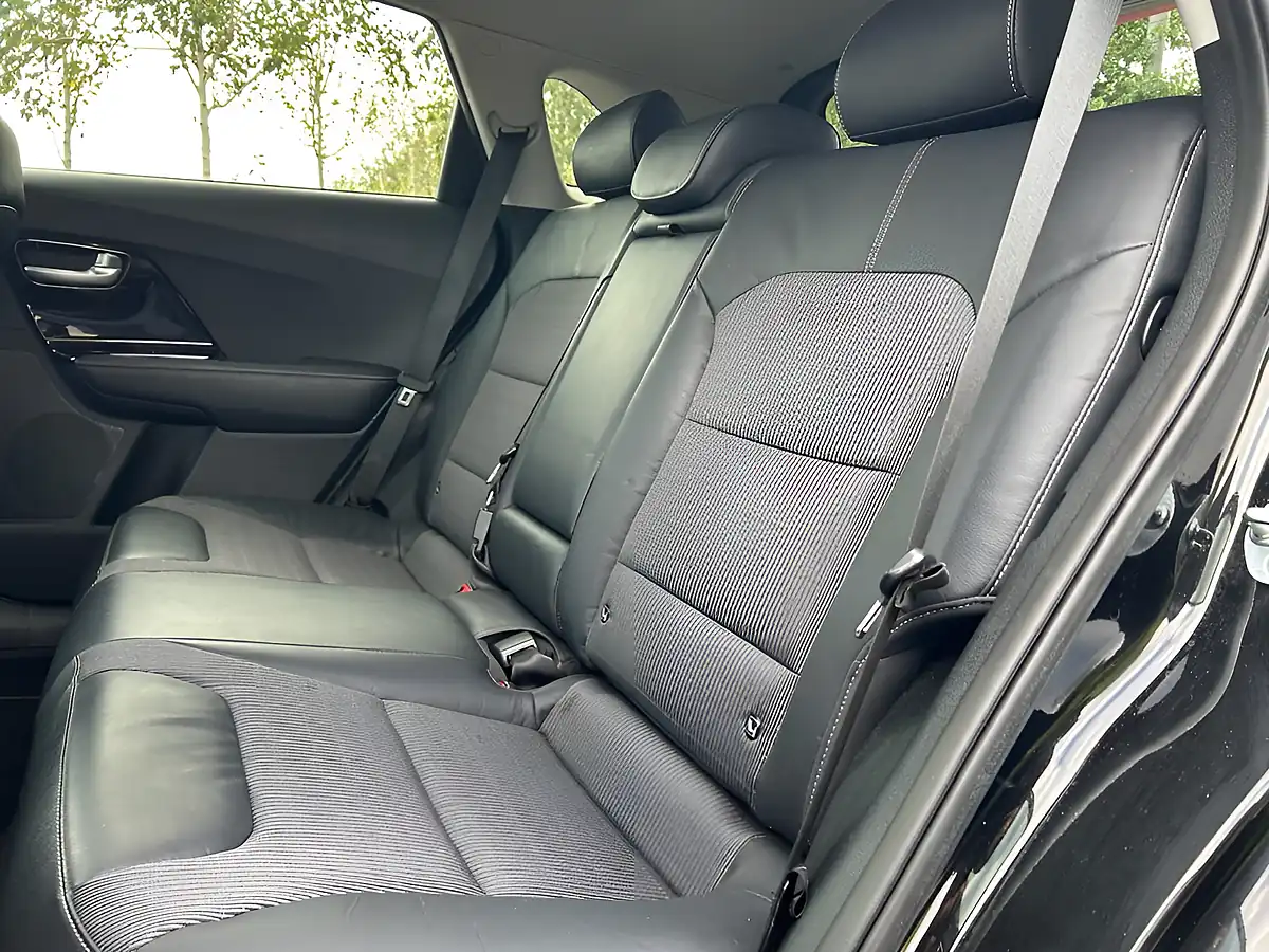 Used 2017 Kia Niro 2 Black - Interior and Exterior details 14