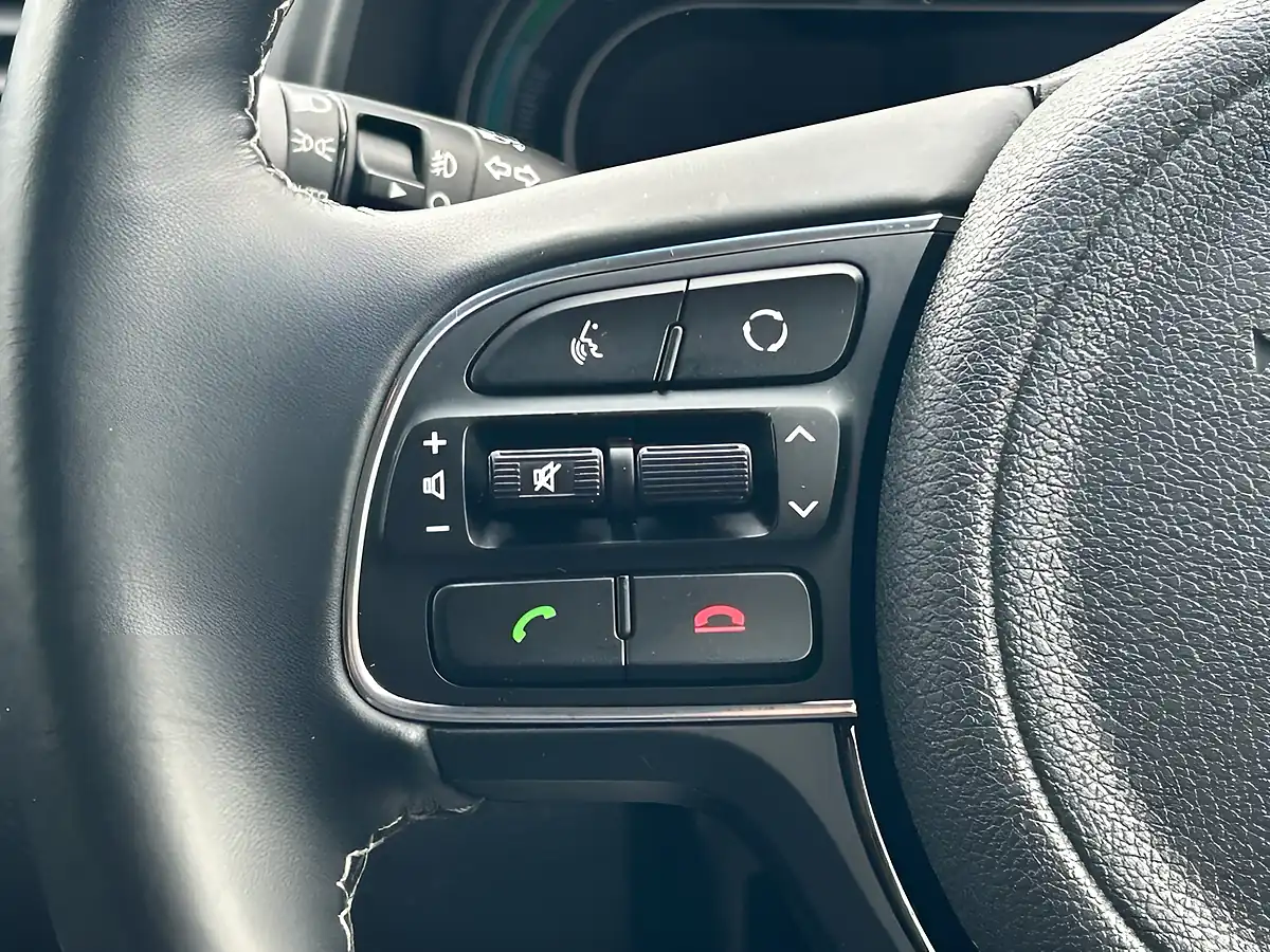 Used 2017 Kia Niro 2 Black - Interior and Exterior details 15