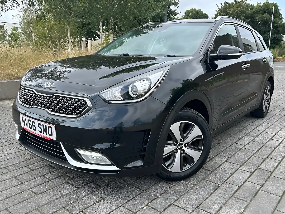 Used 2017 Kia Niro 2 Black - Interior and Exterior details 5