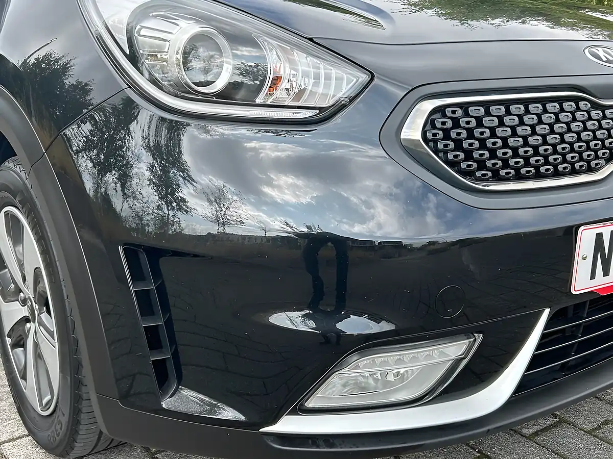 Used 2017 Kia Niro 2 Black - Interior and Exterior details 8