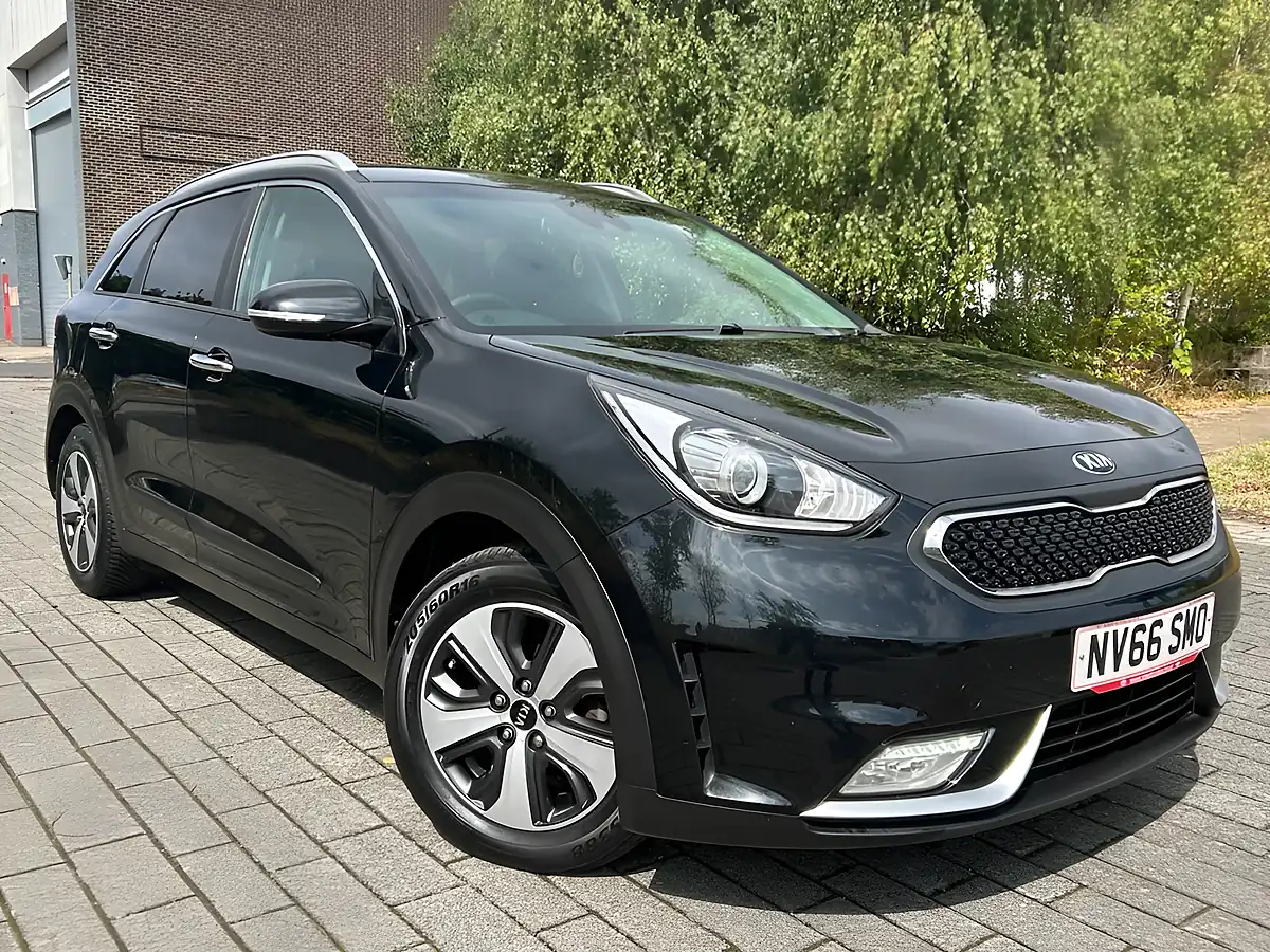 Used 2017 Kia Niro 2 Black - Interior and Exterior details 9