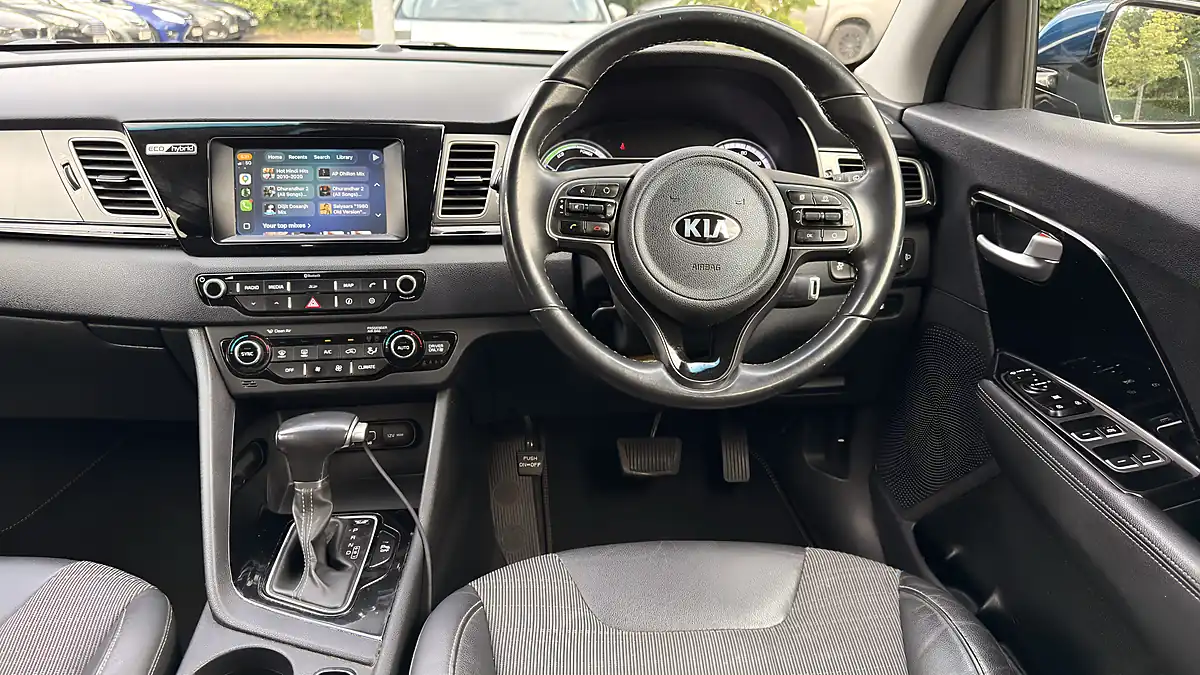 Used 2017 Kia Niro Gdi 2 Blue - Interior and Exterior details 14