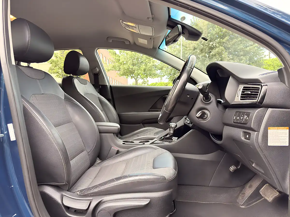 Used 2017 Kia Niro Gdi 2 Blue - Interior and Exterior details 17