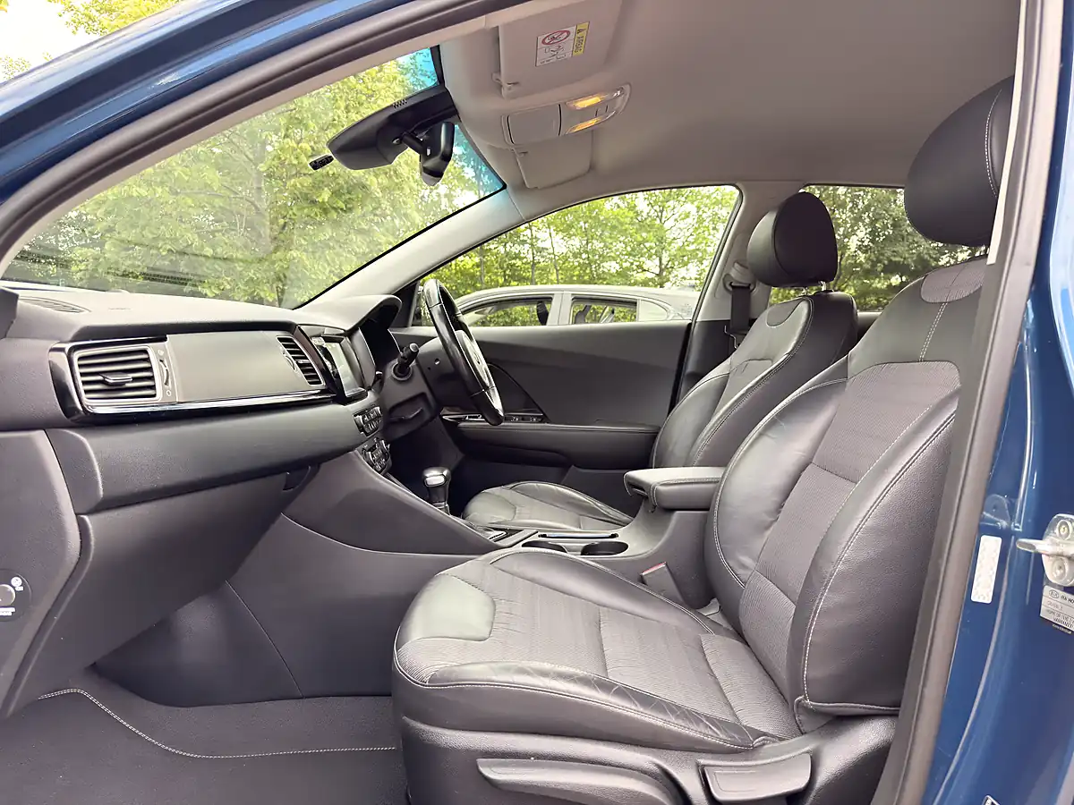 Used 2017 Kia Niro Gdi 2 Blue - Interior and Exterior details 19