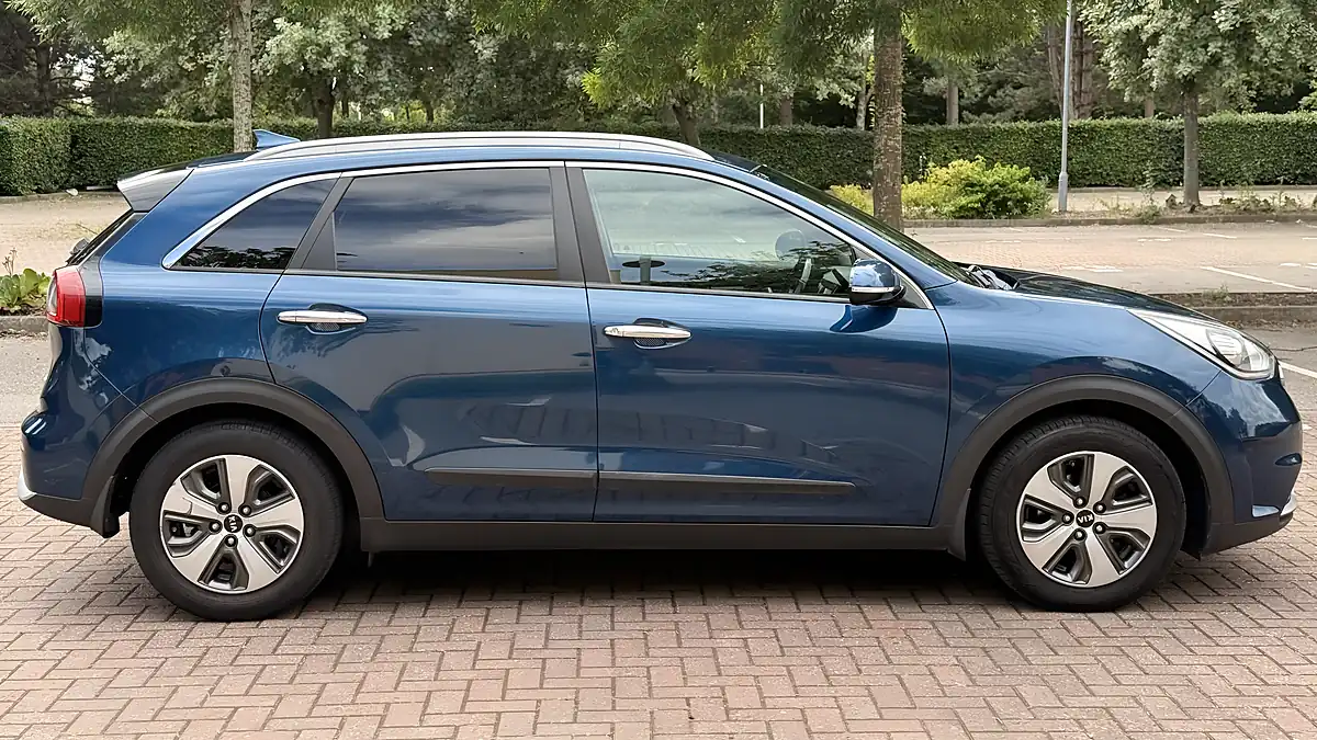 Used 2017 Kia Niro Gdi 2 Blue - Interior and Exterior details 6
