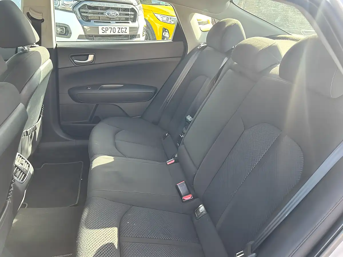 Used 2017 Kia Optima 2 Silver - Interior and Exterior details 15