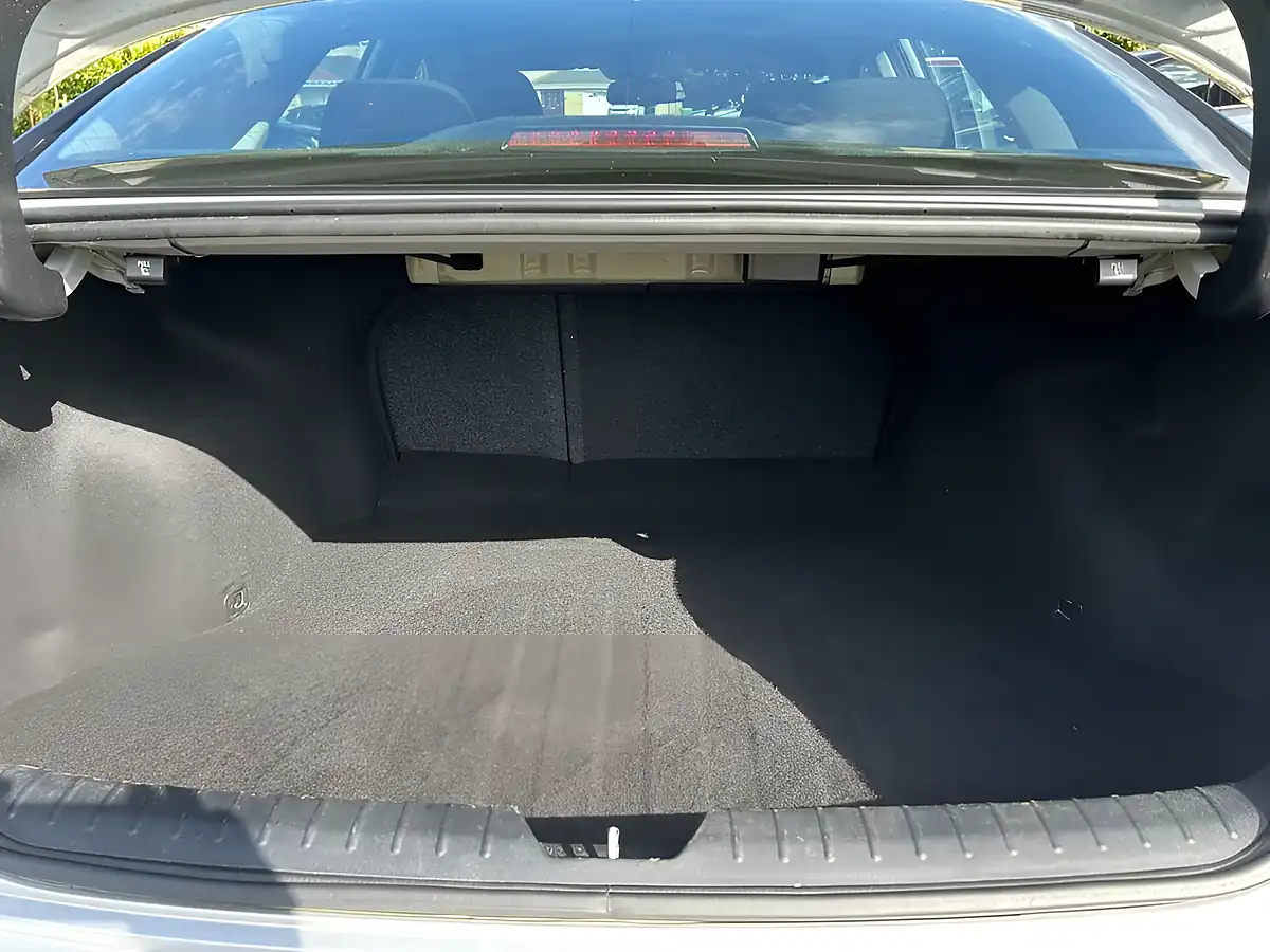 Used 2017 Kia Optima 2 Silver - Interior and Exterior details 17