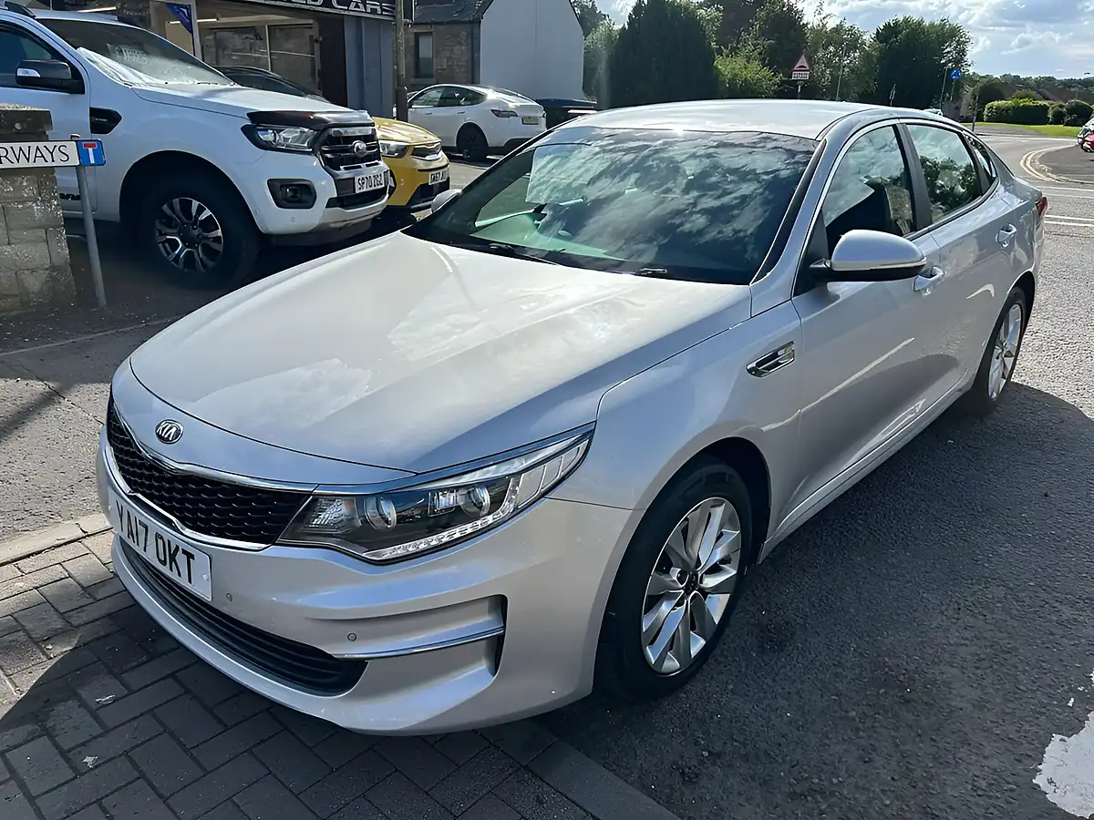 Used 2017 Kia Optima 2 Silver - Interior and Exterior details 2