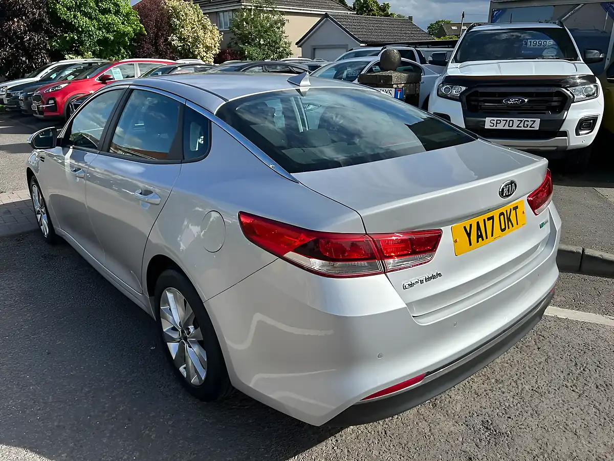 Used 2017 Kia Optima 2 Silver - Interior and Exterior details 3