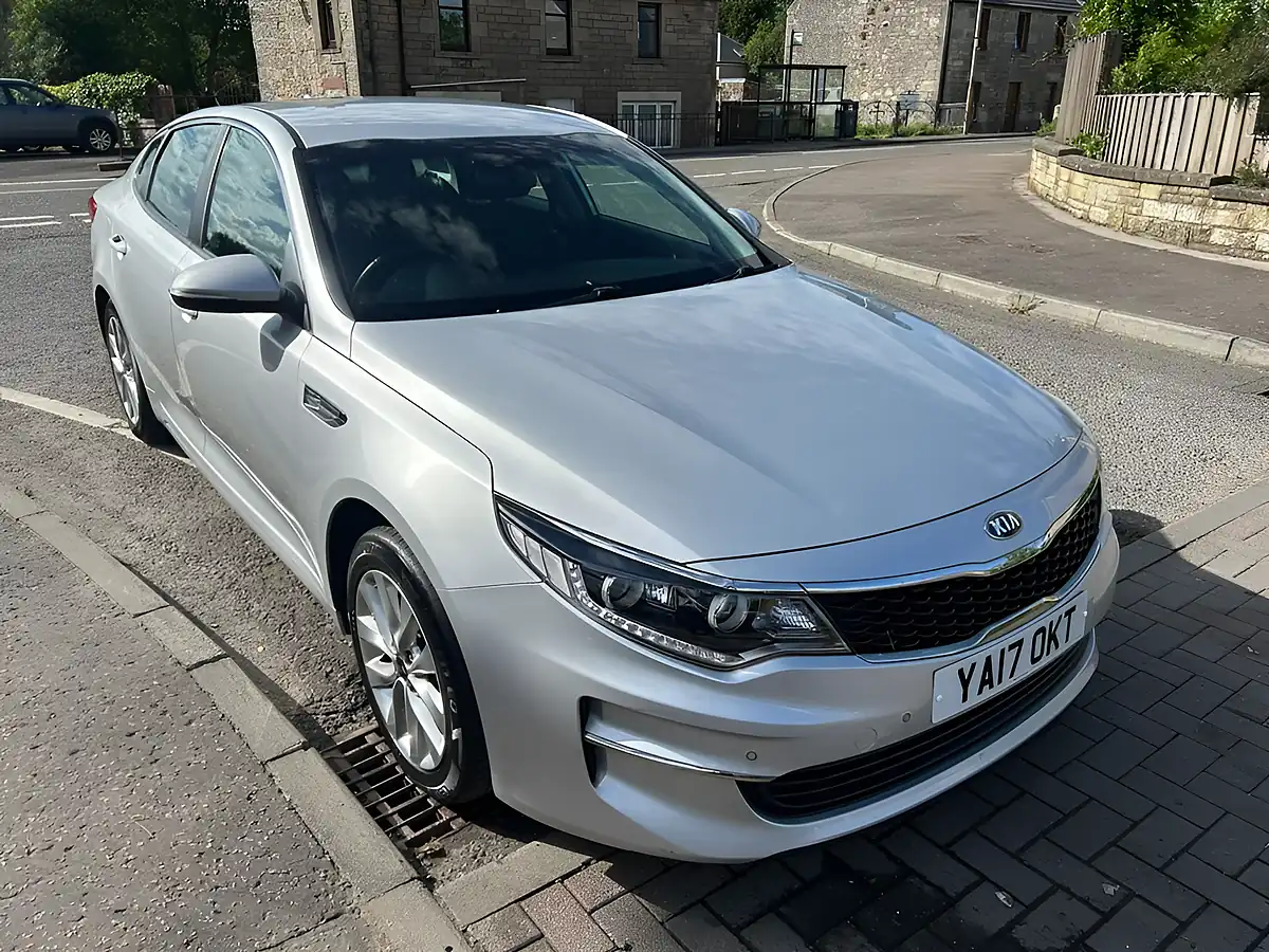 Used 2017 Kia Optima 2 Silver - Interior and Exterior details 4
