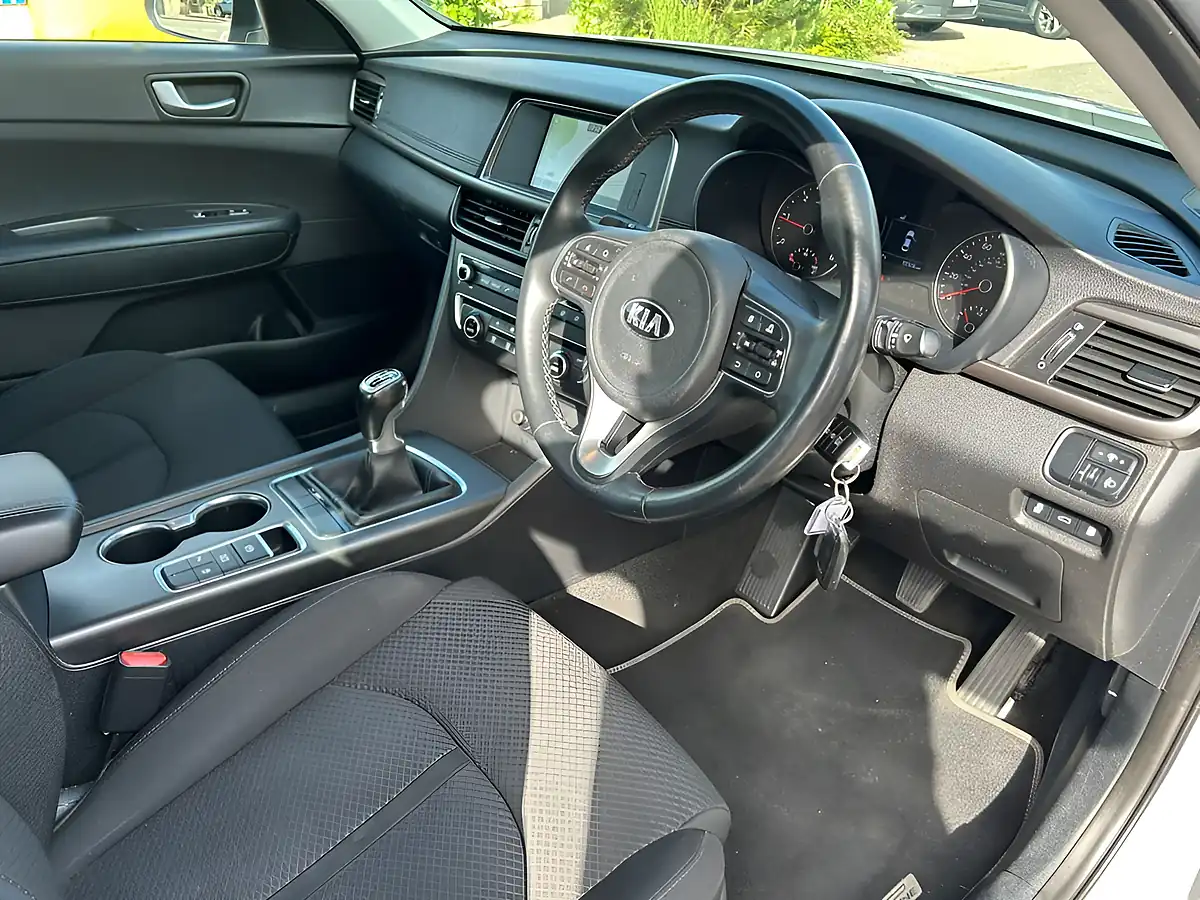 Used 2017 Kia Optima 2 Silver - Interior and Exterior details 8