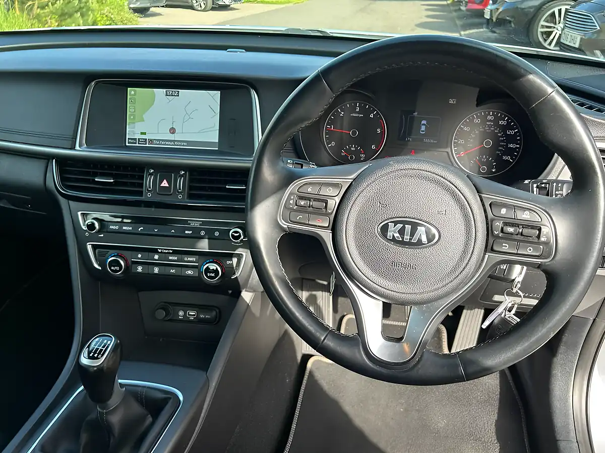 Used 2017 Kia Optima 2 Silver - Interior and Exterior details 9