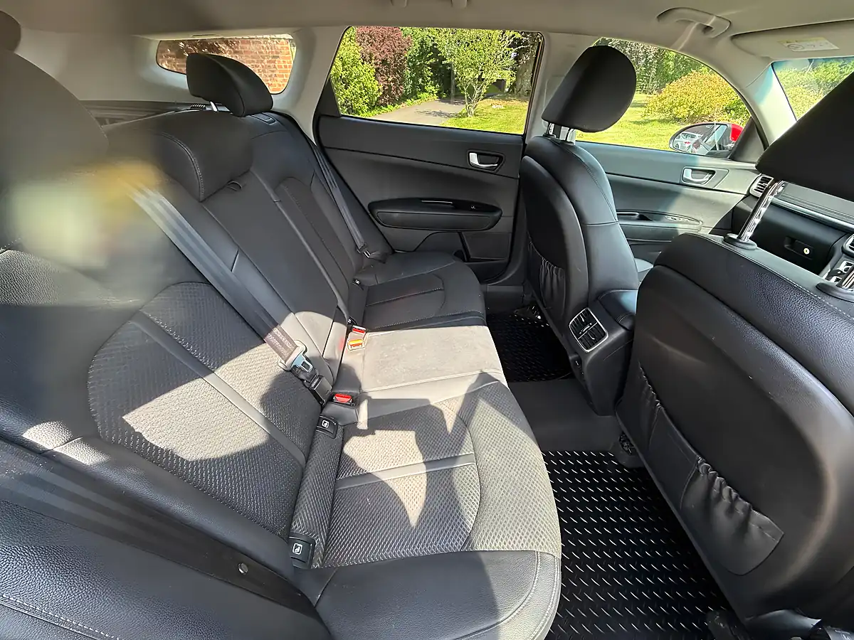 Used 2017 Kia Optima 3 Sportswagon Red - Interior and Exterior details 17