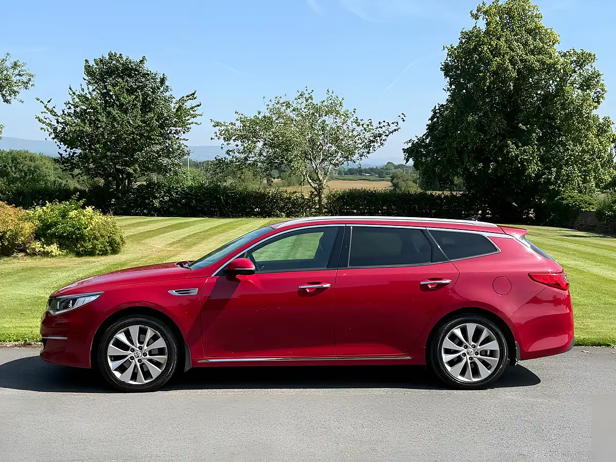 Used 2017 Kia Optima 3 Sportswagon Red - Interior and Exterior details 3