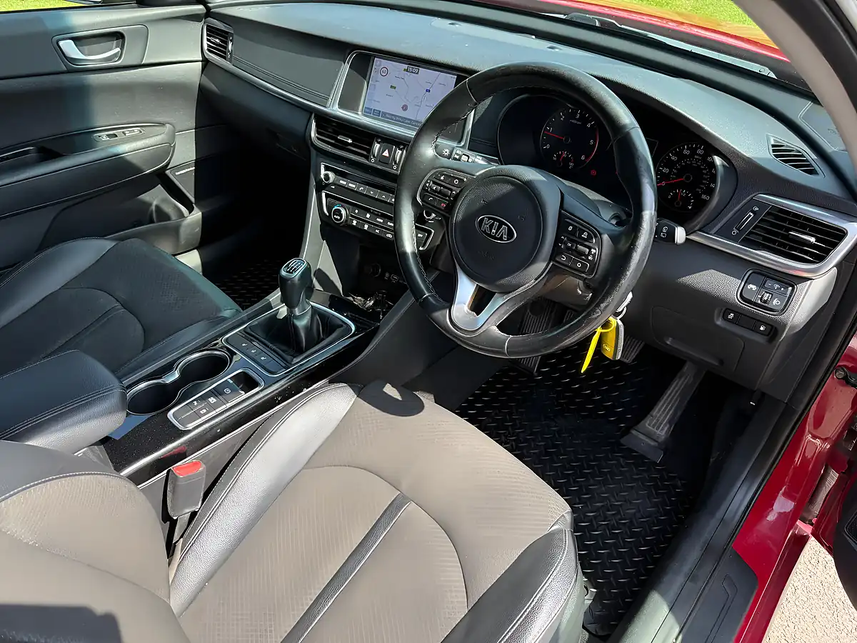 Used 2017 Kia Optima 3 Sportswagon Red - Interior and Exterior details 8
