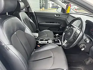 Used 2017 Kia Optima 3 White - Interior and Exterior details 12