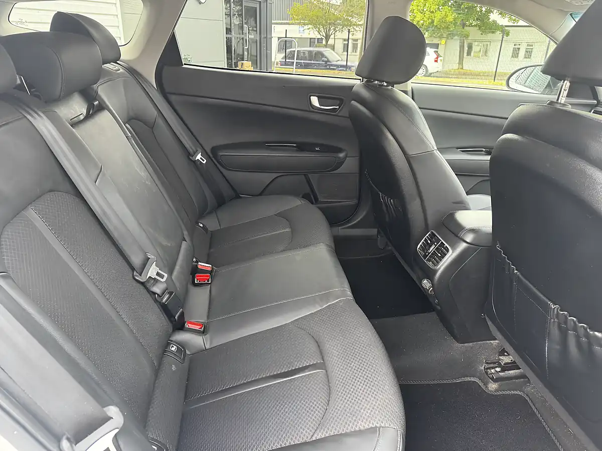 Used 2017 Kia Optima 3 White - Interior and Exterior details 13