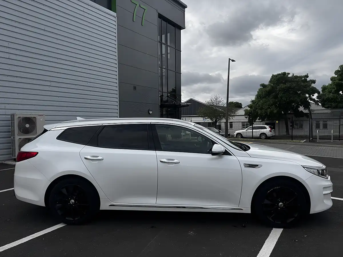 Used 2017 Kia Optima 3 White - Interior and Exterior details 6