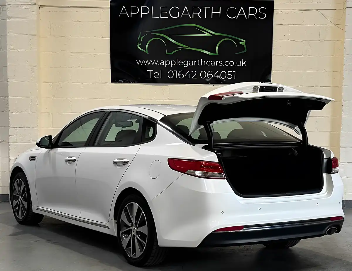 Used 2017 Kia Optima 3 White - Interior and Exterior details 8