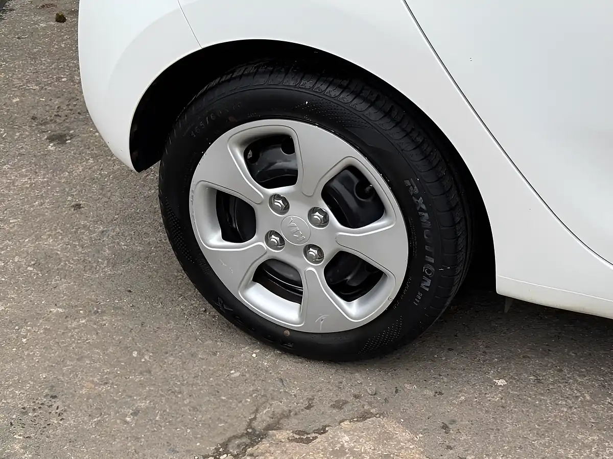 Used 2017 Kia Picanto 1 Air White - Interior and Exterior details 12